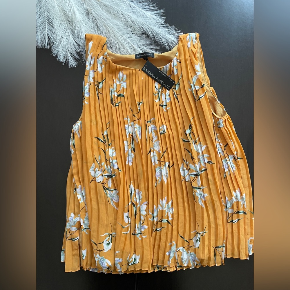 NWT Banana Republic Pleated Yellow Floral Top